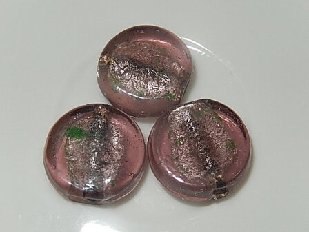 B6123 Glaskraal purper met zilverfolie rond plat 18x8 mm