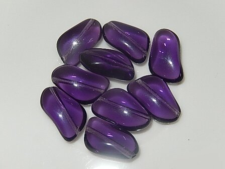 B6107 Glaskraal purper ovaal plat 17x10x7 mm