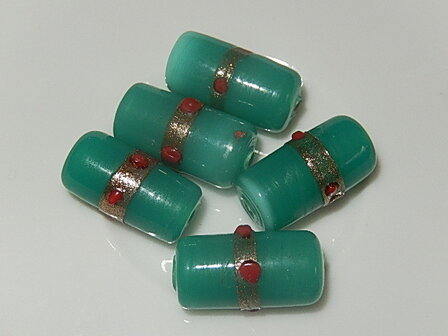 B4121 Glaskraal turquoise met goudaccenten lampwork cilinder 20x10 mm