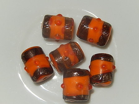 B2309 Glaskraal oranje lampwork met goudfolie cilinder 13x12 mm