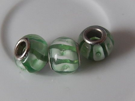 Q0211 Glaskraal 1 st ovaal met groot gat, pandorastijl, 9x12 mm groen lampwork